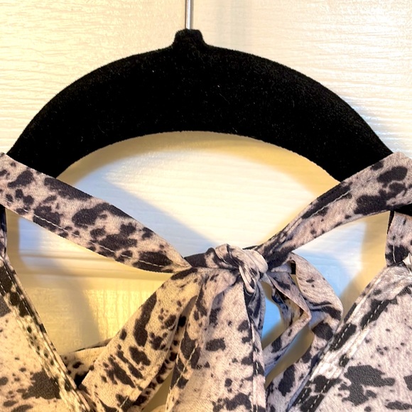 Ann Taylor Black Cold Shoulder Top w/ Tie Sash in Back at Neck - Picture 7 of 10